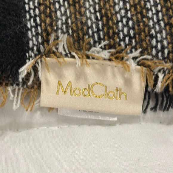 ModCloth Plaid Blanket Scarf Wrap Womens Raw Hem Fringe Minimalist Neck Warmer - Picture 7 of 9